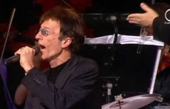 Robin Gibb vows to record new material