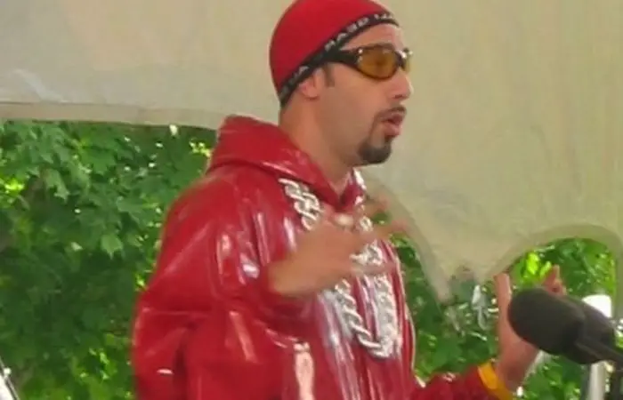 Staines hopes to shake off Ali G link