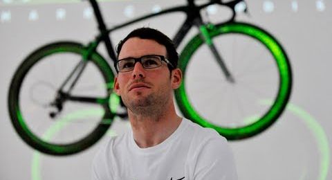 Mark Cavendish is sprayed with urine in time trial